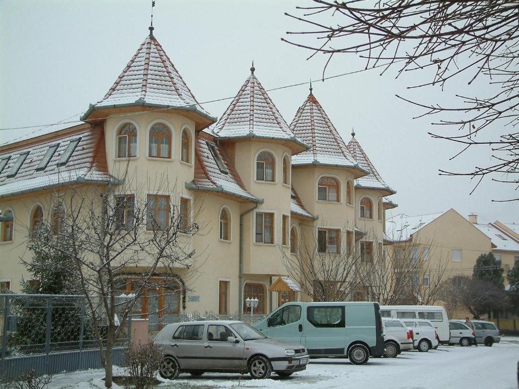 Hajdu Kastely Hotel Hajdúszoboszló Exterior foto